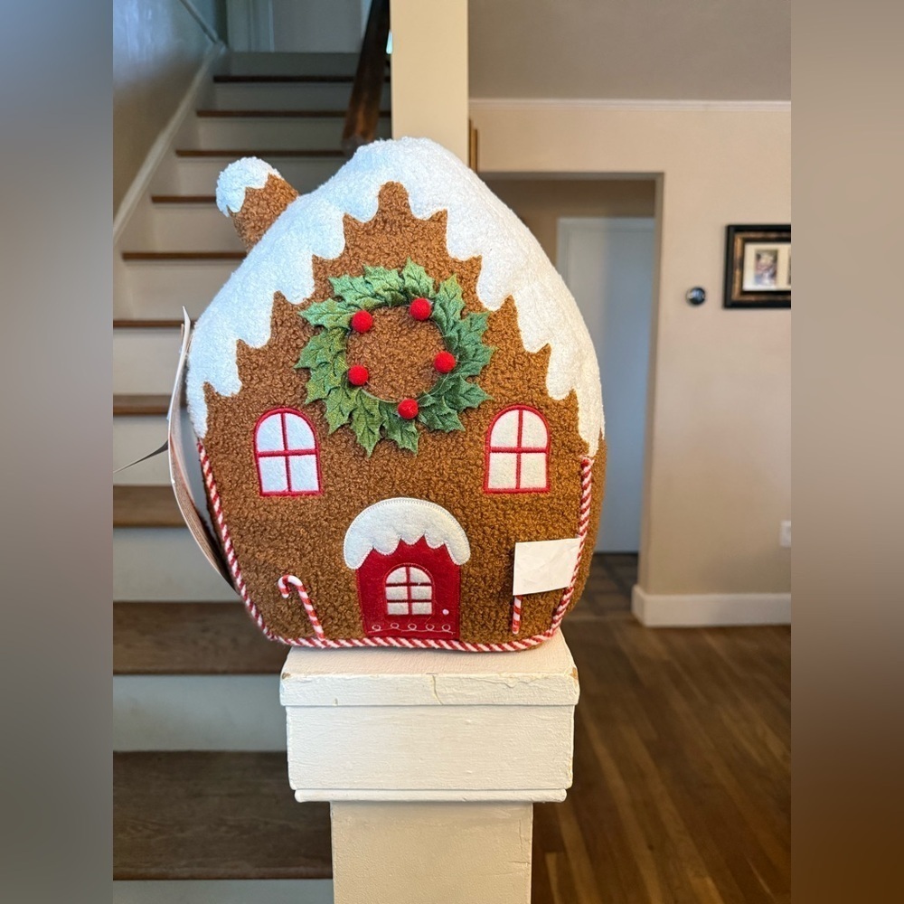 Cupcake and cashmere gingerbread house decorational pillow NWT with lights